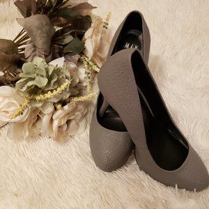 NEW Gray Snake Print Heels